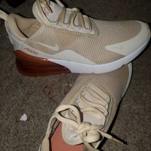 Nike 270 air max size 5.5 youth